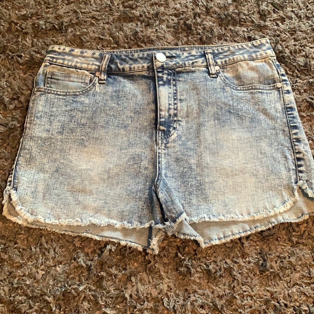 light wash Denim jean shorts